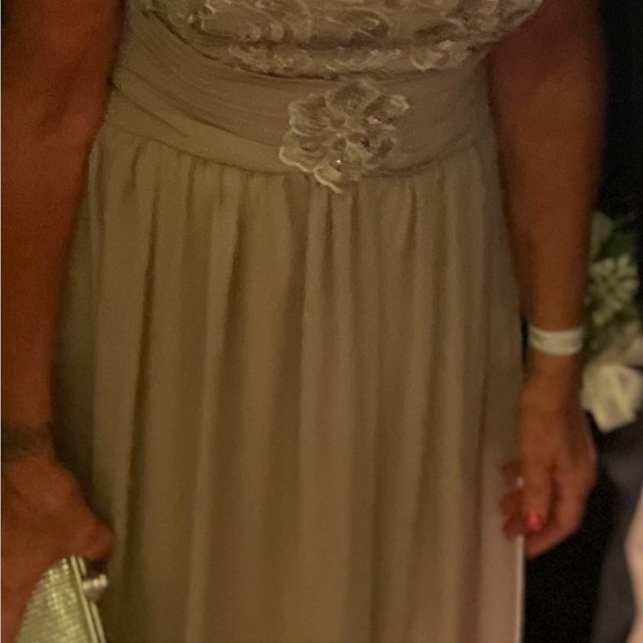 Woman’s formal dress worn once great condition size 10/12 taupe color - Picture 15 of 15